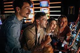 Tampilan pertandingan PUBG Mobile Pro League di layar ponsel tunaitoto